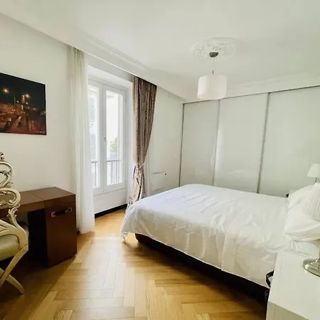 Elegant 4 Pieces Au Coeur Du Artiste Apartment Paris