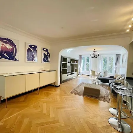 Elegant 4 Pieces Au Coeur Du Artiste Apartment