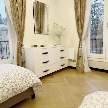 Apartment Elegant 4 Pieces Au Coeur Du Artiste *