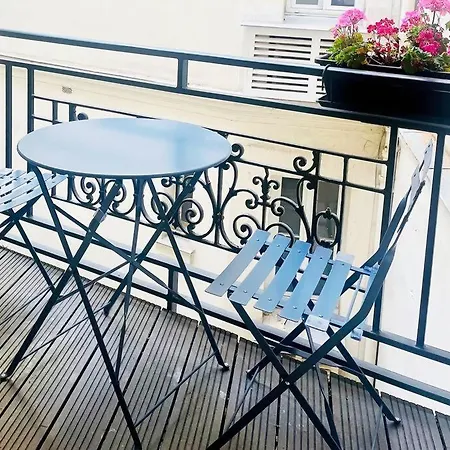 Elegant 4 Pieces Au Coeur Du Artiste Apartment Paris
